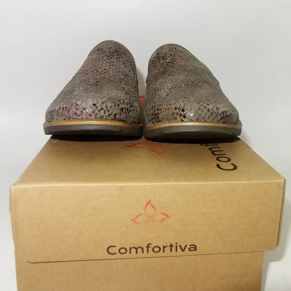 NEW Comfortiva Ryen Slip On Leather Loafer Pewter Taupe Snake print Women's 6 W